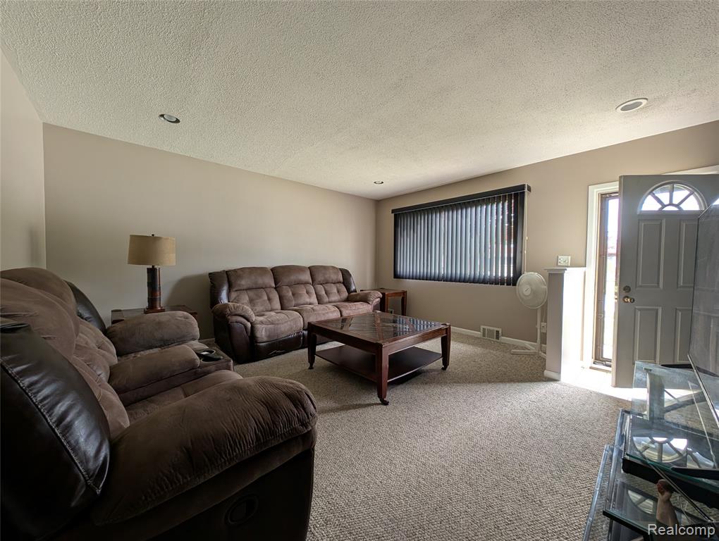 16318 Wellington Avenue, Roseville, MI 48066 — Photo 18