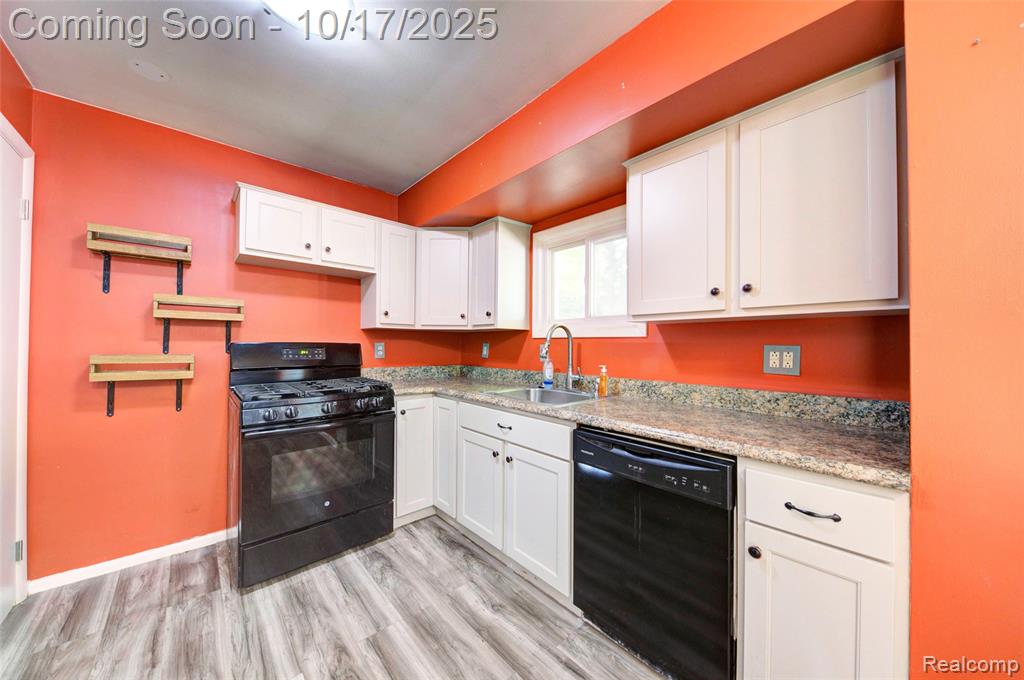 838 Westwood Drive, Fenton, MI 48430 — Photo 8