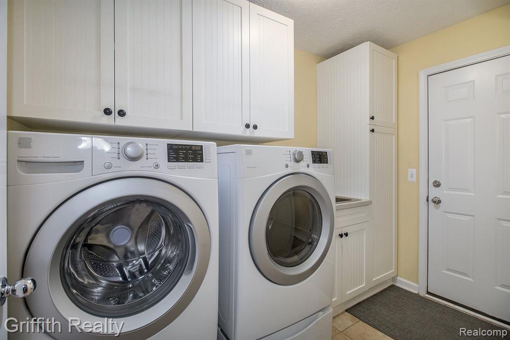 98 SEDUM, Howell, MI 48843 — Photo 12