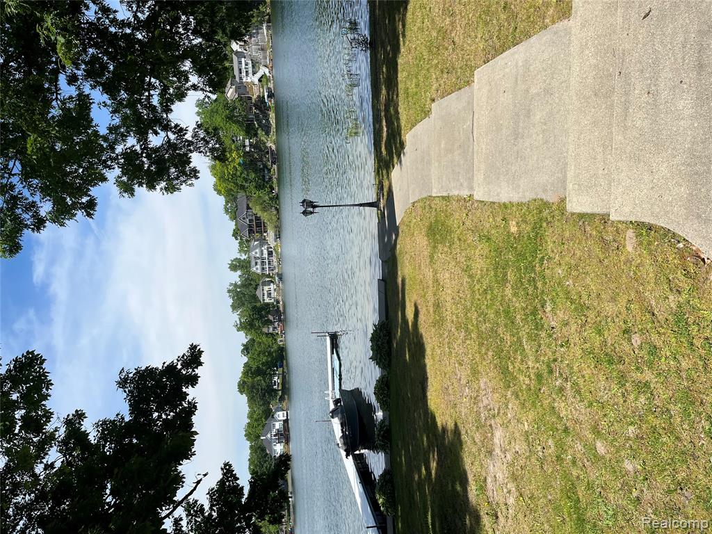 8055 Kovacs Drive, Linden, MI 48451 — Photo 3