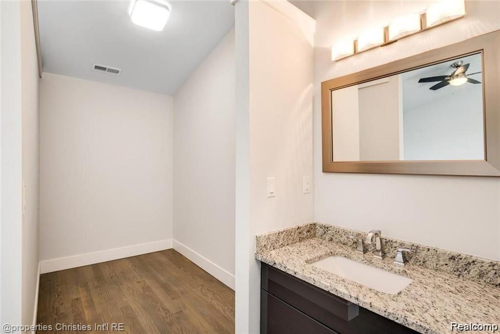 642 W 11 MILE Road, Royal Oak, MI 48067 — Photo 18