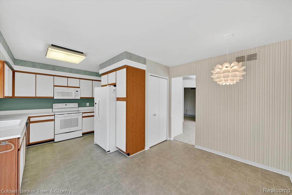 6172 Westbrooke Drive, West Bloomfield, MI — Photo 28
