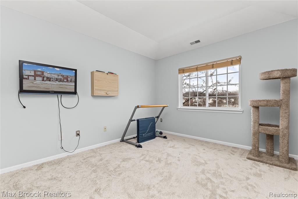 5817 Twin Oaks Drive, Sterling Heights, MI 48314 — Photo 33