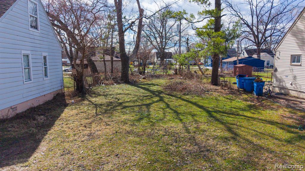 26115 Powers Avenue, Dearborn Heights, MI 48125 — Photo 9