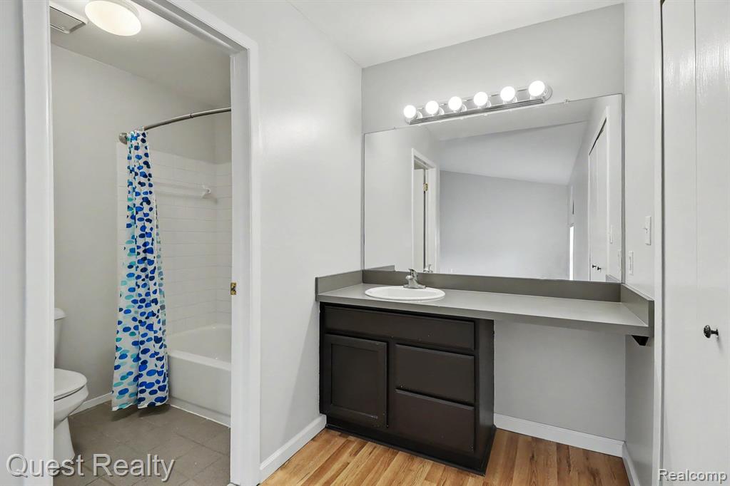 5673 Drake Hollow W Drive W, West Bloomfield, MI — Photo 20