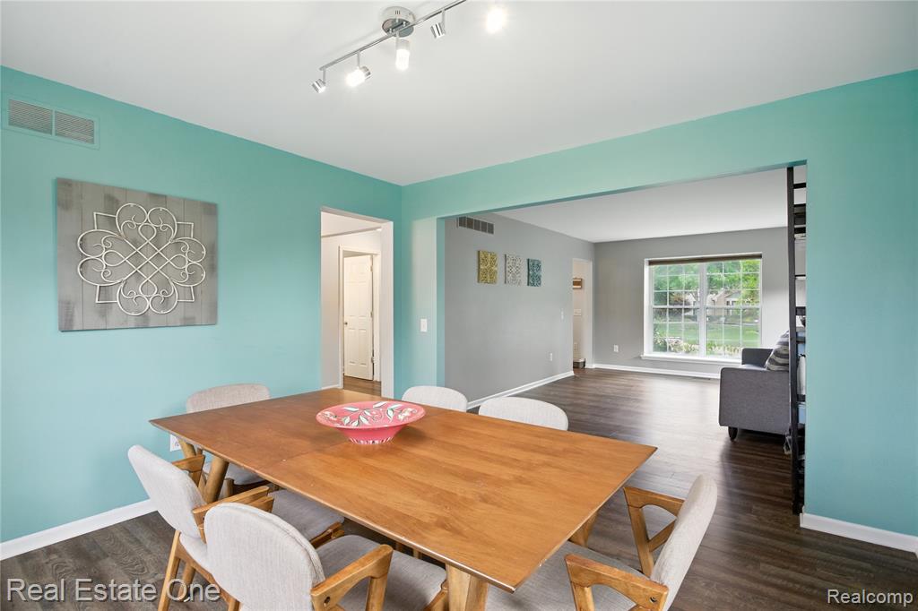 7335 Willow Oak Drive, West Bloomfield, MI 48324 — Photo 8