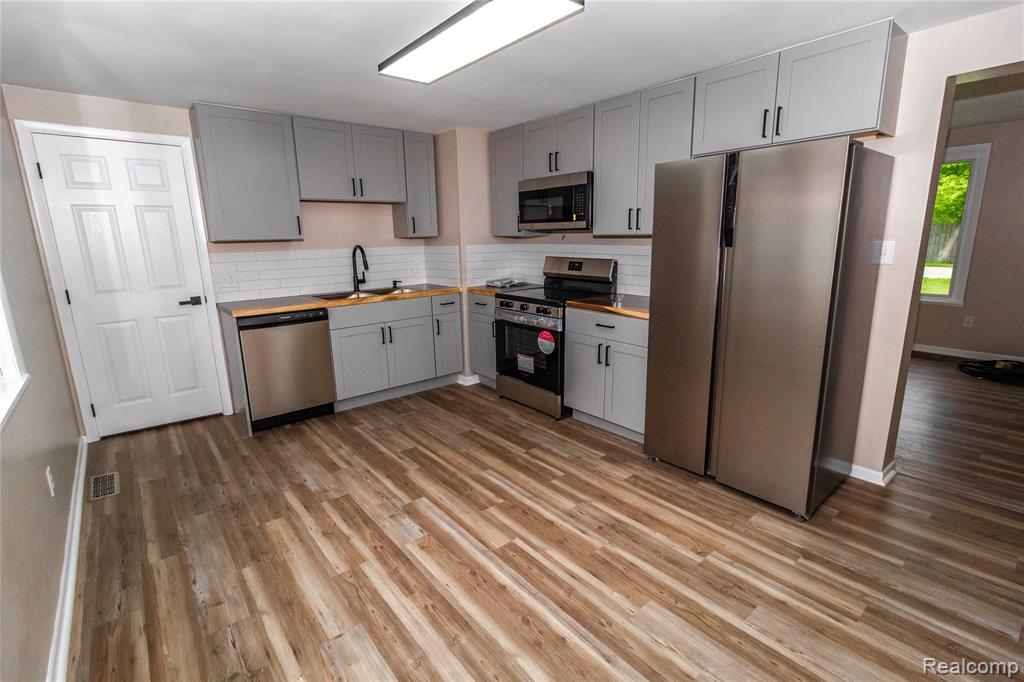 519 S Elm Street, Lapeer, MI 48446 — Photo 5