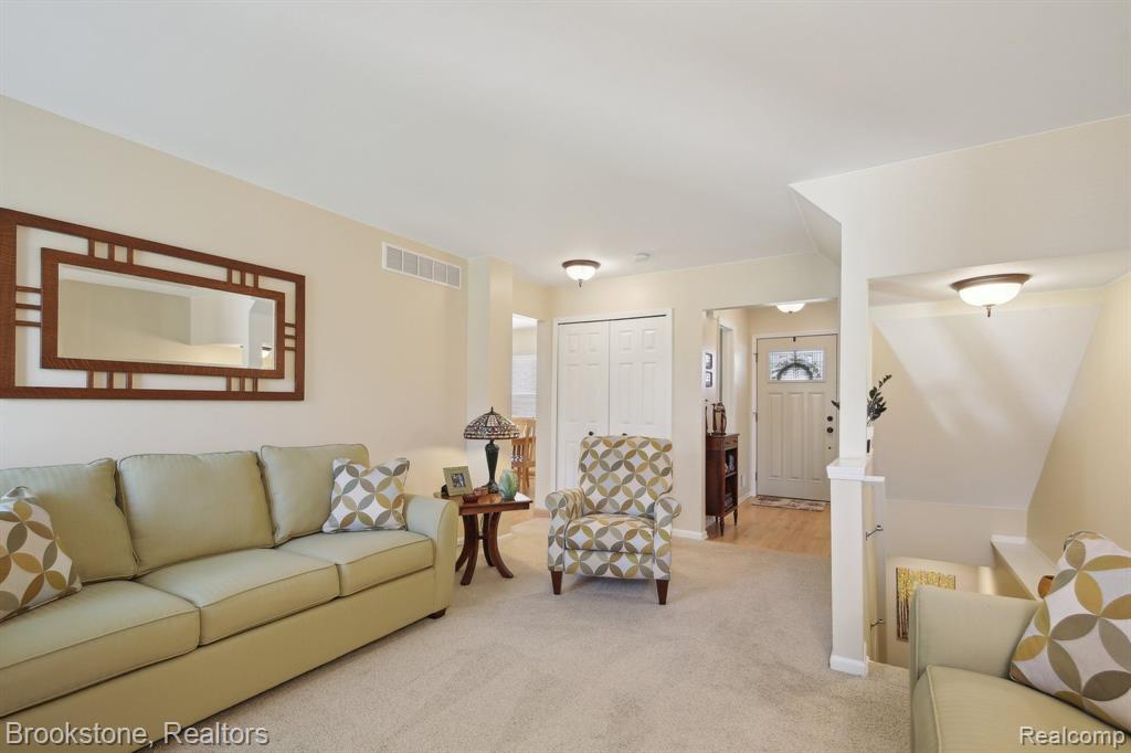 4055 HIGHVIEW, Waterford, MI 48329 — Photo 6