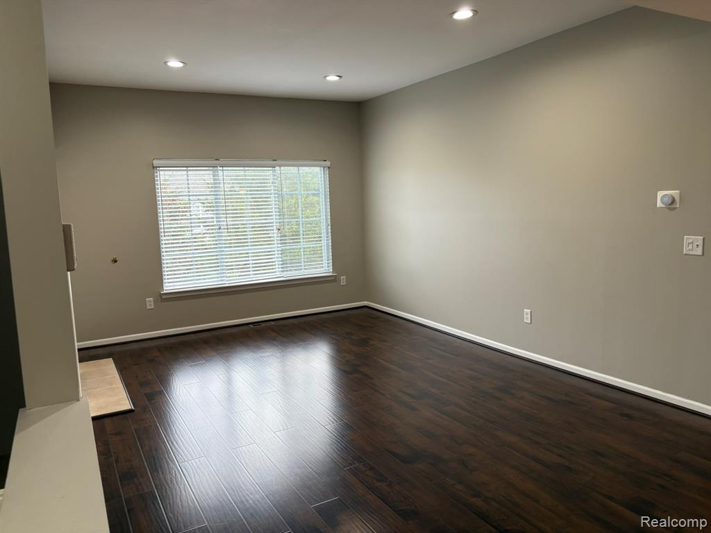 5572 Acorn Lane, 72, Sterling Heights, MI 48314 — Photo 5