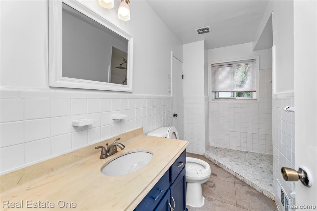 4718 Roosevelt Boulevard, Dearborn Heights, MI 48125 — Photo 9