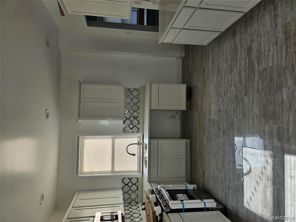890 E Grand Boulevard N, Detroit, MI 48207 — Photo 8