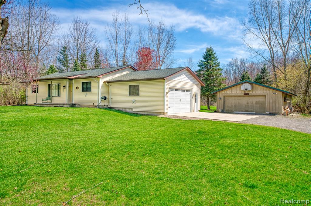 9333 W COON LAKE Road, Gregory, MI 48137 — Photo 3