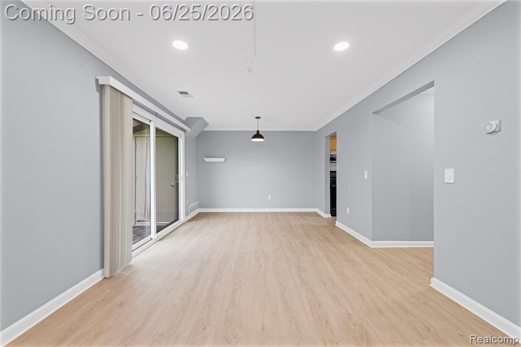 33693 Pondview Circle, Livonia, MI 48152 — Photo 7