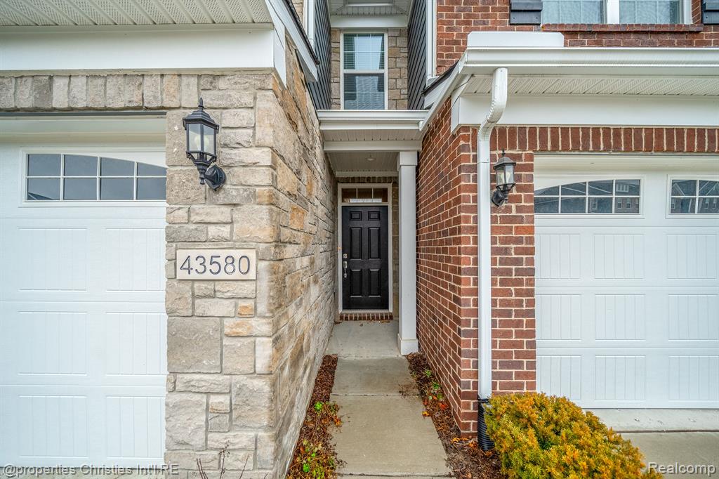 43580 PROSPECT, Novi, MI — Photo 2
