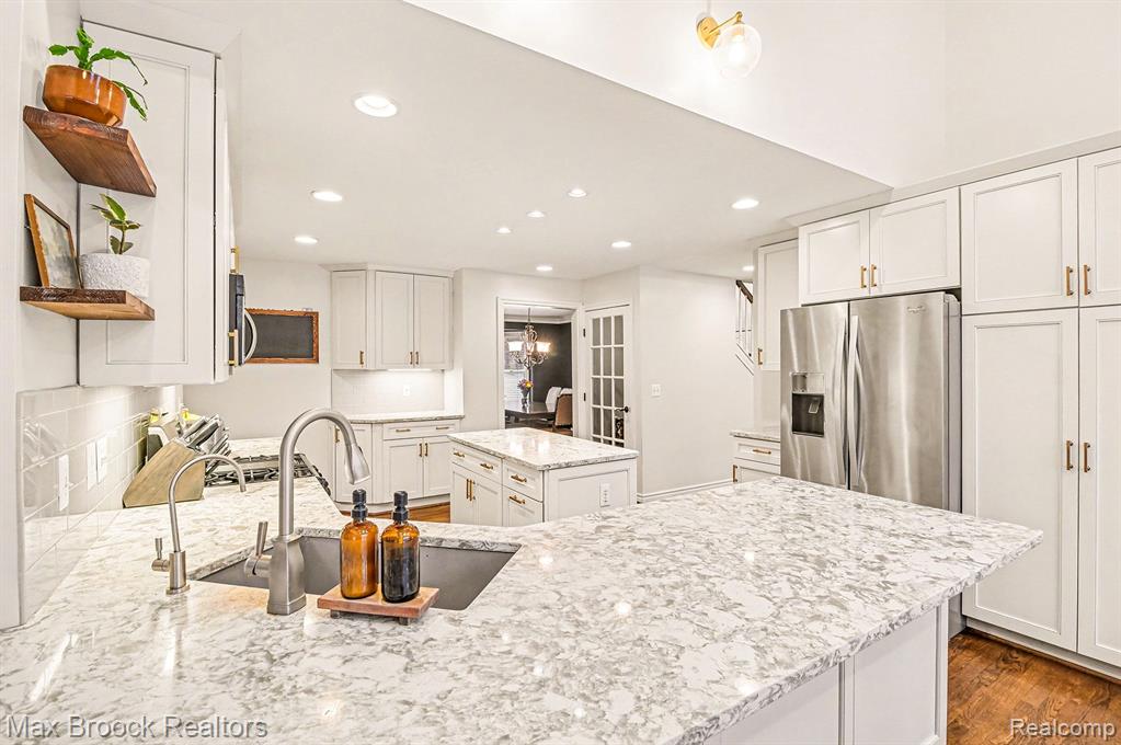 9858 Forest Ridge Drive, Clarkston, MI 48348 — Photo 18
