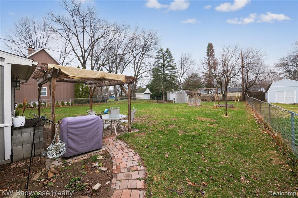 341 Rustic Circle, White Lake, MI — Photo 37
