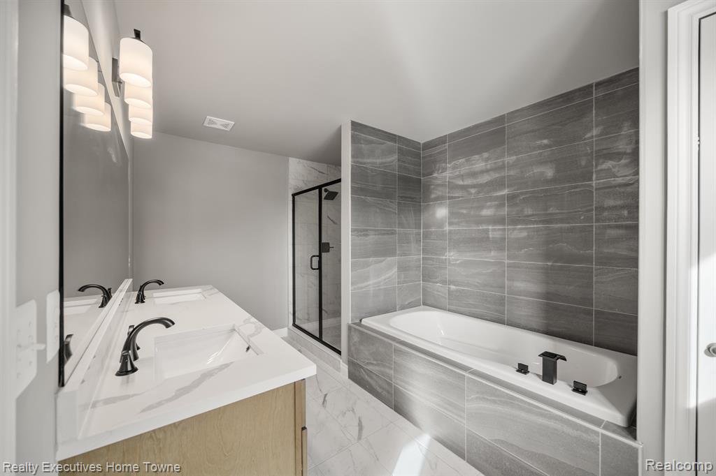 53972 CARRIGAN Drive, New Baltimore, MI 48047 — Photo 32