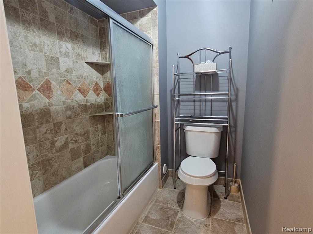 8596 Hampshire Drive, Sterling Heights, MI 48313 — Photo 18