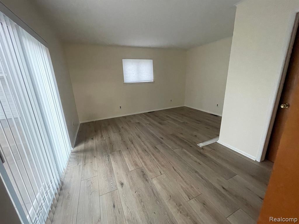 6585 FENTON Street, Dearborn Heights, MI 48127 — Photo 11