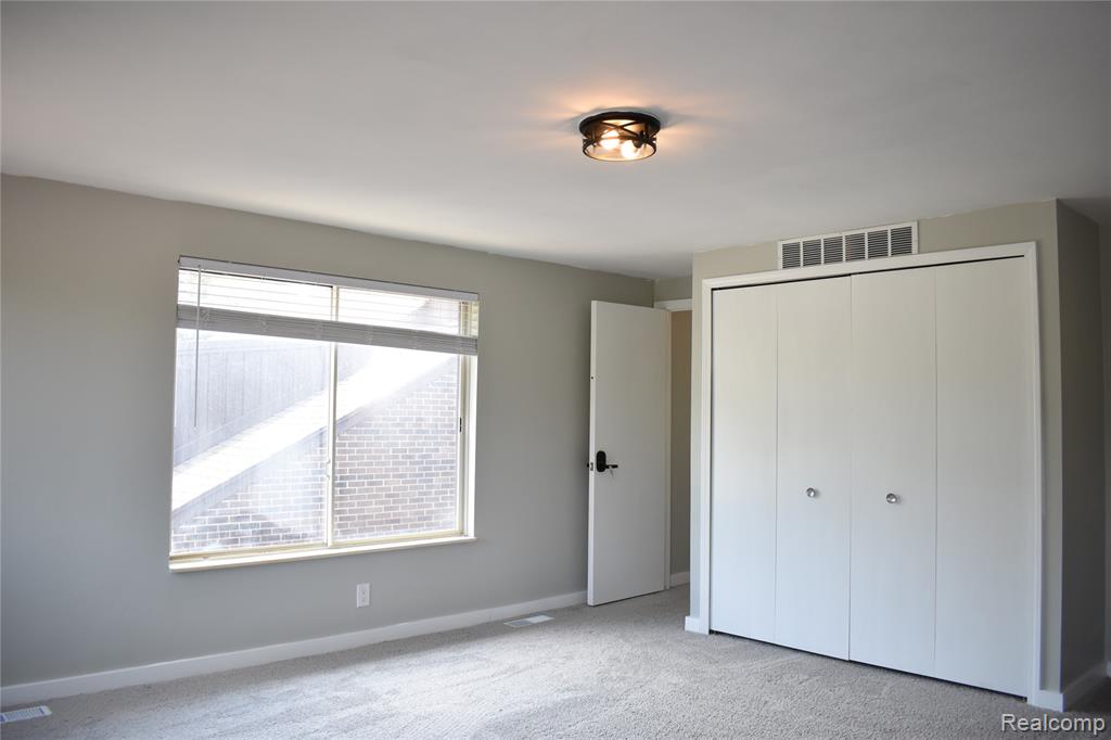 2073 Bordeaux Street, West Bloomfield, MI 48323 — Photo 44