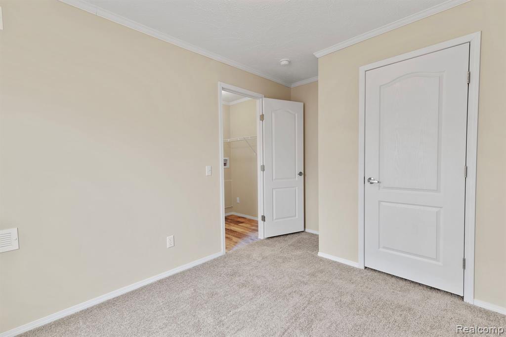 11055 Silver View Court, South Lyon, MI 48178 — Photo 10