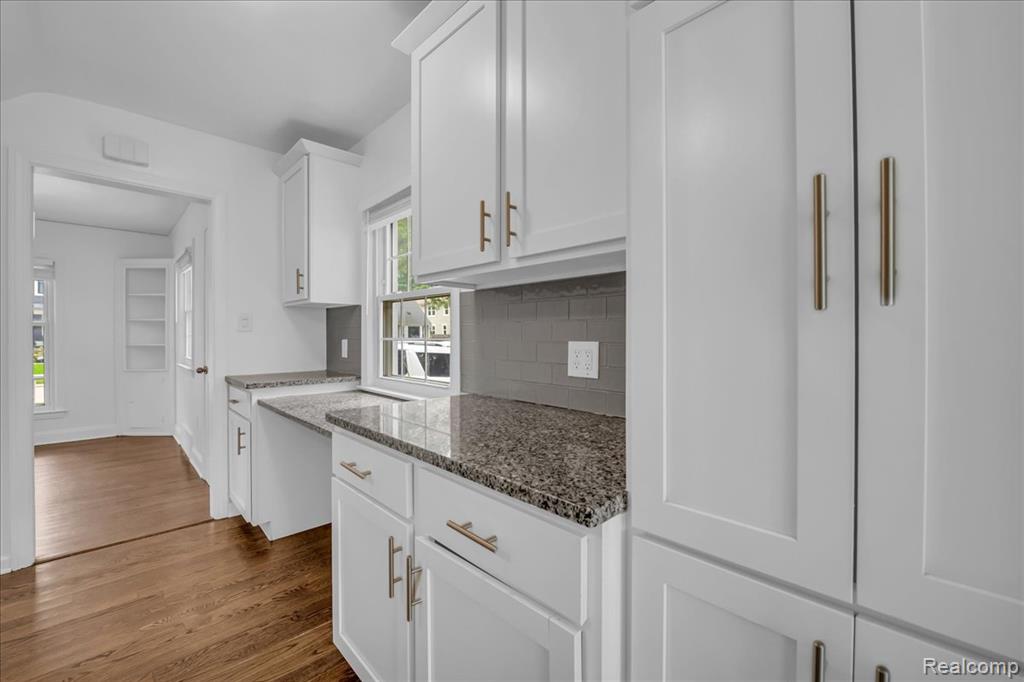828 N Gainsborough Avenue, Royal Oak, MI 48067 — Photo 12