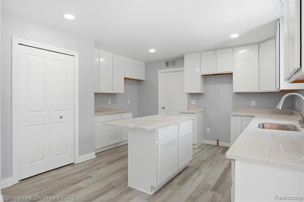 3120 Roma Court, Wixom, MI 48393 — Photo 19
