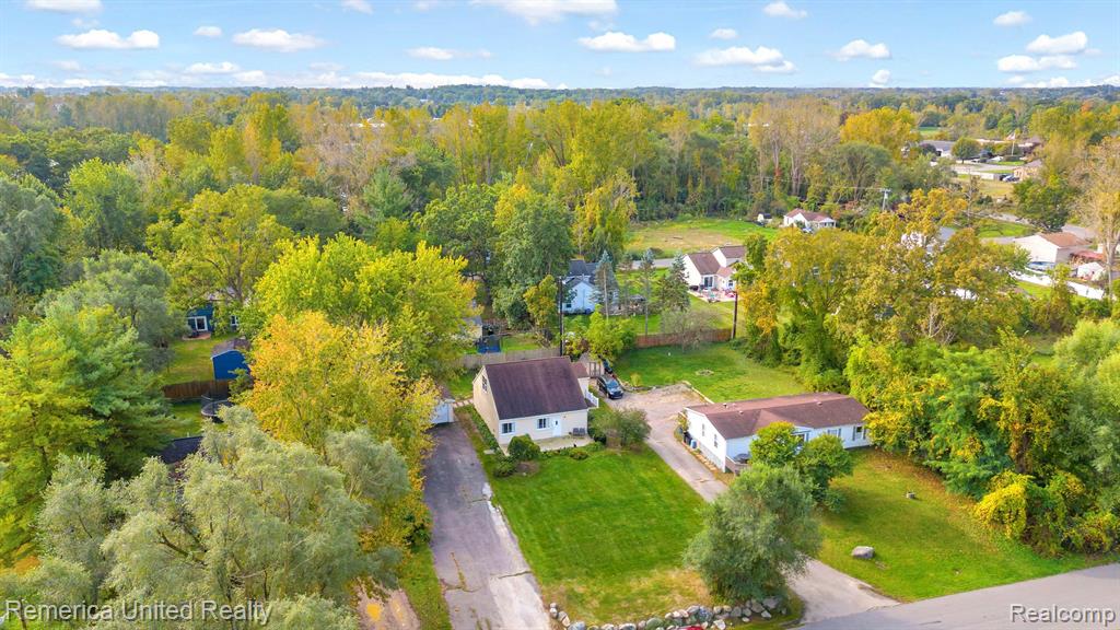 915 BRUSHWOOD Drive, Wolverine Lake, MI 48390 — Photo 33