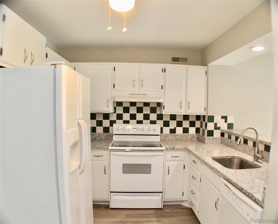 832 BLOOMFIELD VILLAGE BLVD APT F, Auburn Hills, MI 48326 — Photo 4