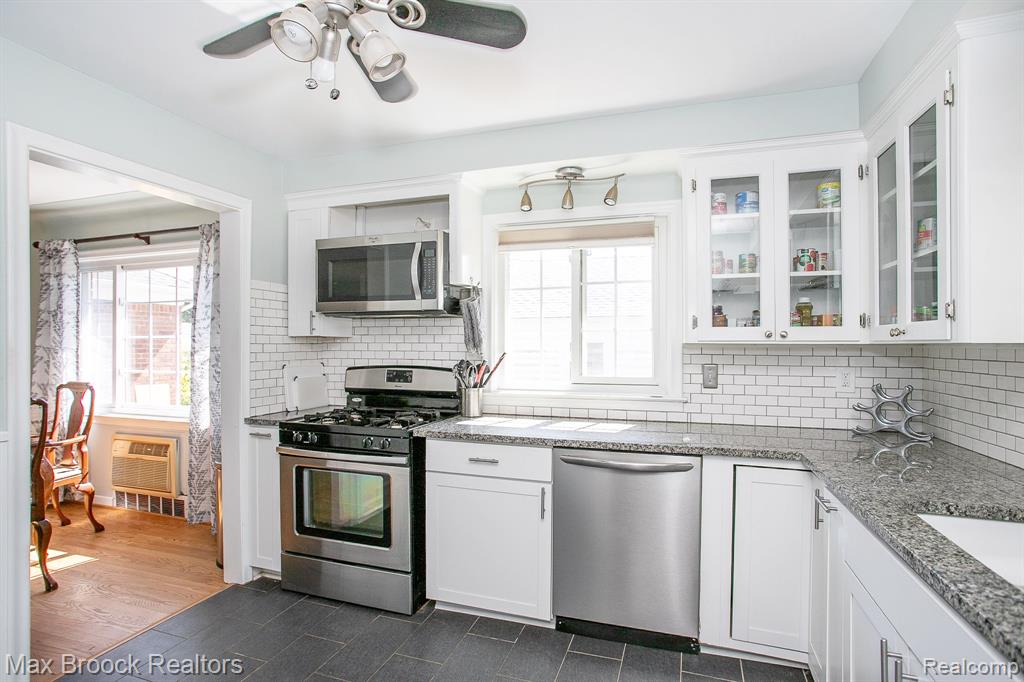 4163 Amherst Road, Royal Oak, MI 48073 — Photo 9