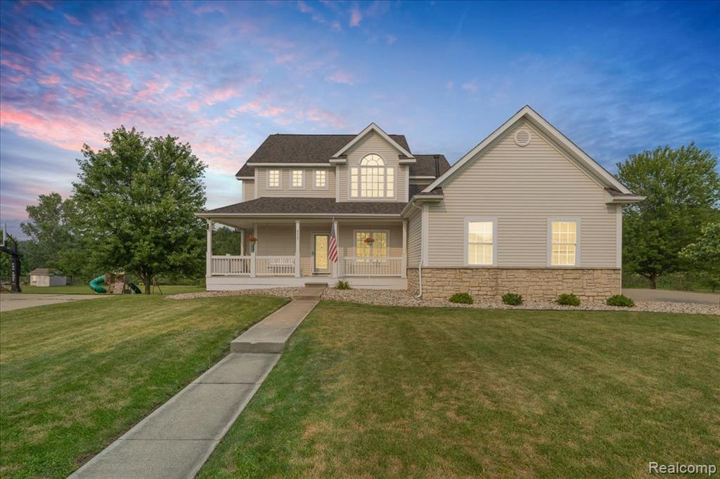 8327 Parkside Drive, Grand Blanc, MI 48439 — front exterior