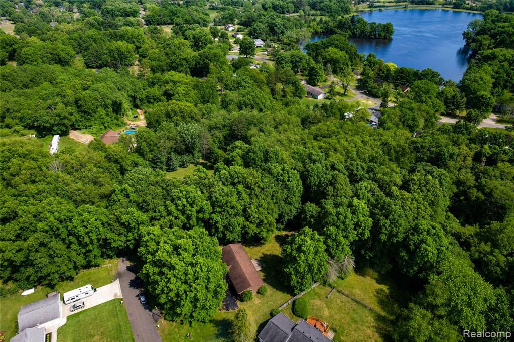 555 Tomahawk Trail, Highland, MI — Photo 35