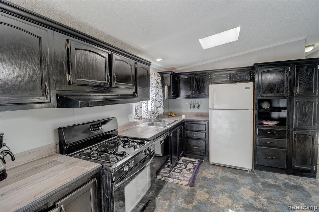 526 W MILL Street, Capac, MI 48014 — Photo 10