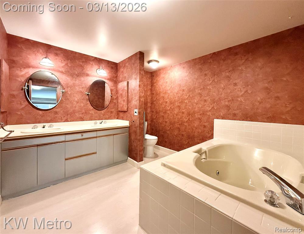 875 Greenview Court, Rochester Hills, MI 48307 — Photo 25