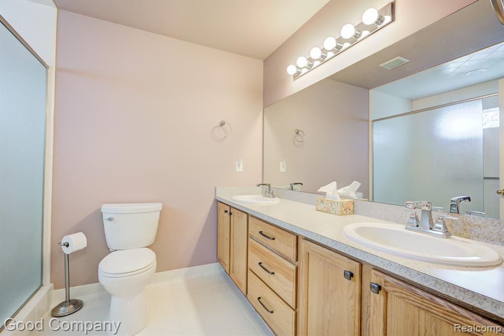 423 CEDAR Street, Wyandotte, MI 48192 — Photo 33