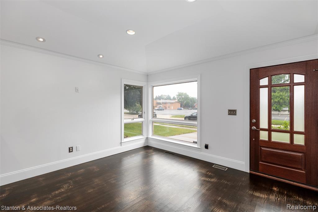 608 Woodlawn Avenue, Royal Oak, MI 48073 — Photo 8