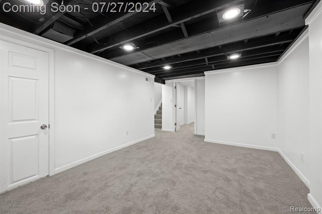 629 W Kalama Avenue, Madison Heights, MI 48071 — Photo 10