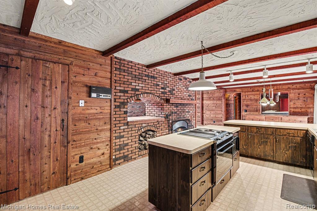 885 Rustic Village Lane, Lake Orion, MI 48362 — Photo 8