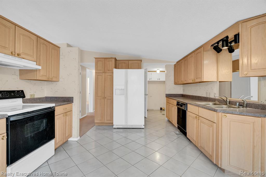 4333 24th Avenue, 2, Fort Gratiot, MI 48059 — Photo 4