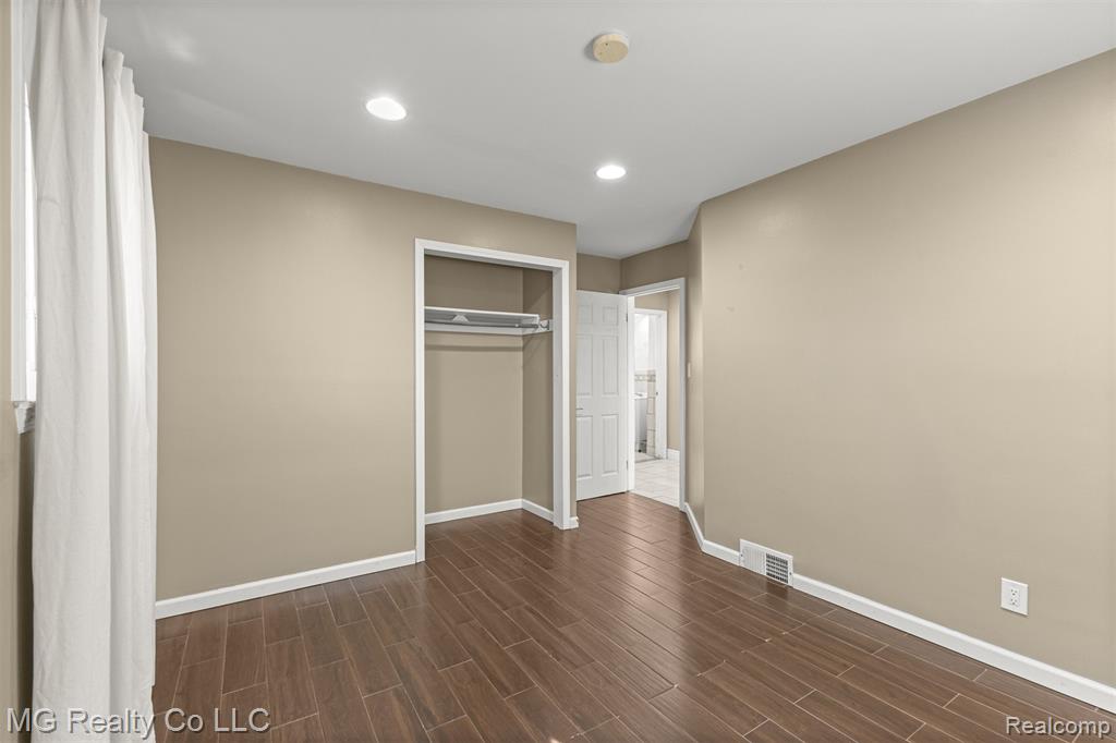 8671 Whitefield Street, Dearborn Heights, MI 48127 — Photo 14