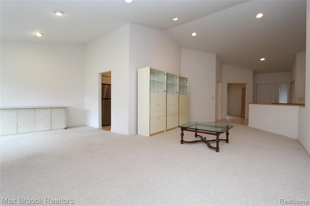 4029 Foxpointe Drive, West Bloomfield, MI 48323 — Photo 9