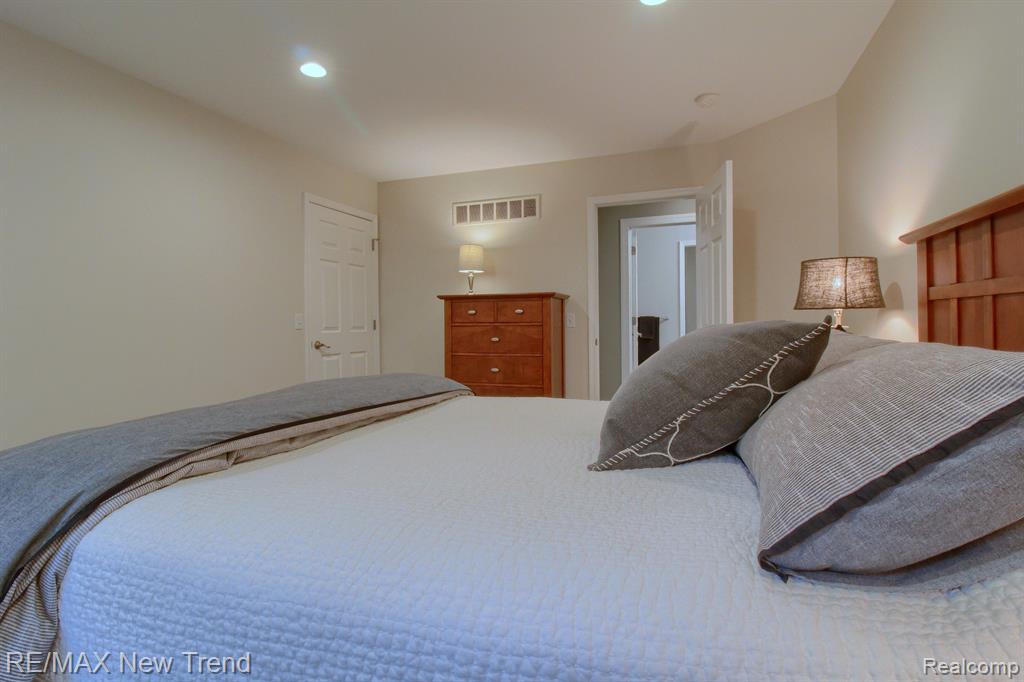 49698 Timber Trail, Novi, MI — Photo 30