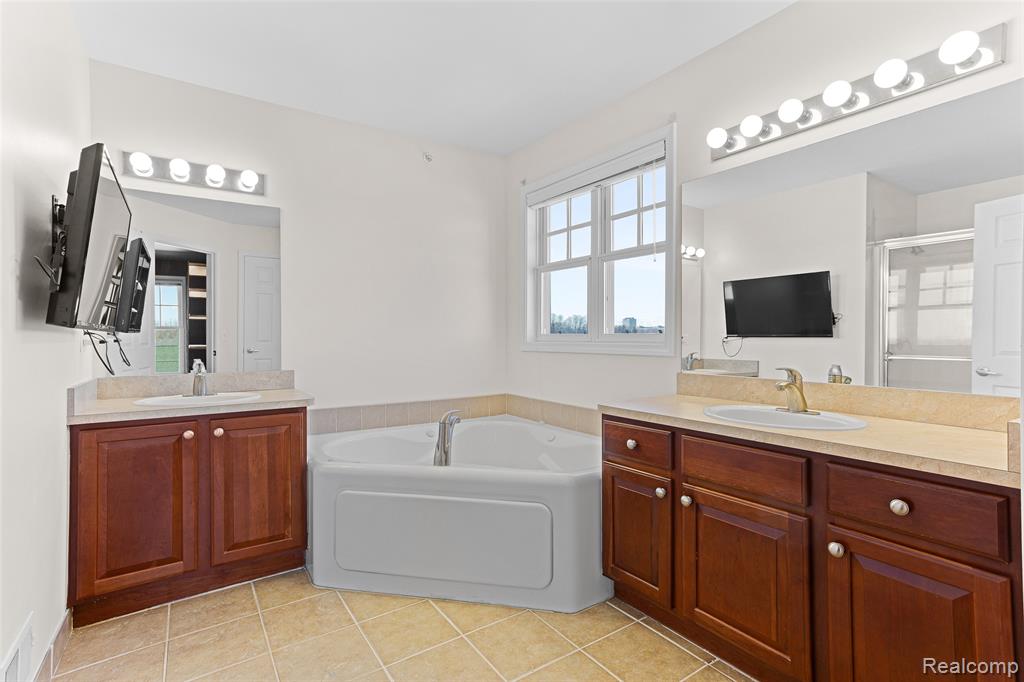 208 Amys Walk, Auburn Hills, MI 48326 — Photo 23