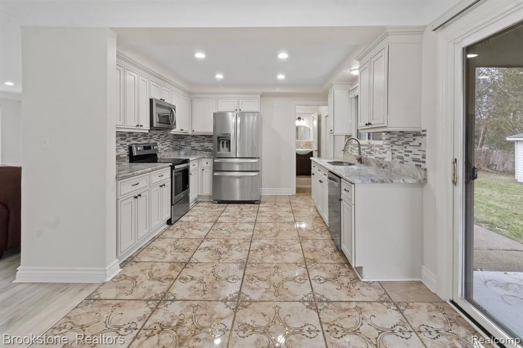 41920 MAROLD Drive, Sterling Heights, MI 48314 — Photo 18