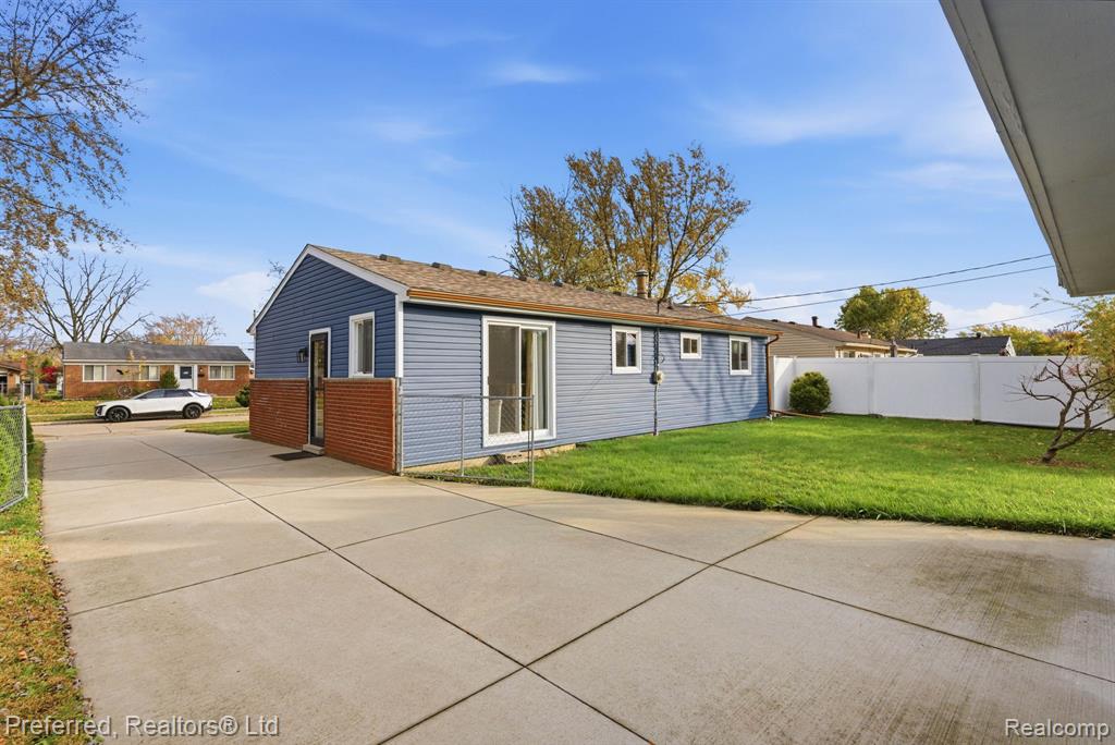 9358 Karen Street, Romulus, MI 48174 — Photo 22