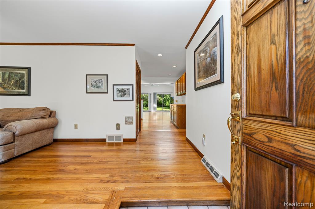 760 Waterbury Road, Highland, MI 48356 — Photo 7