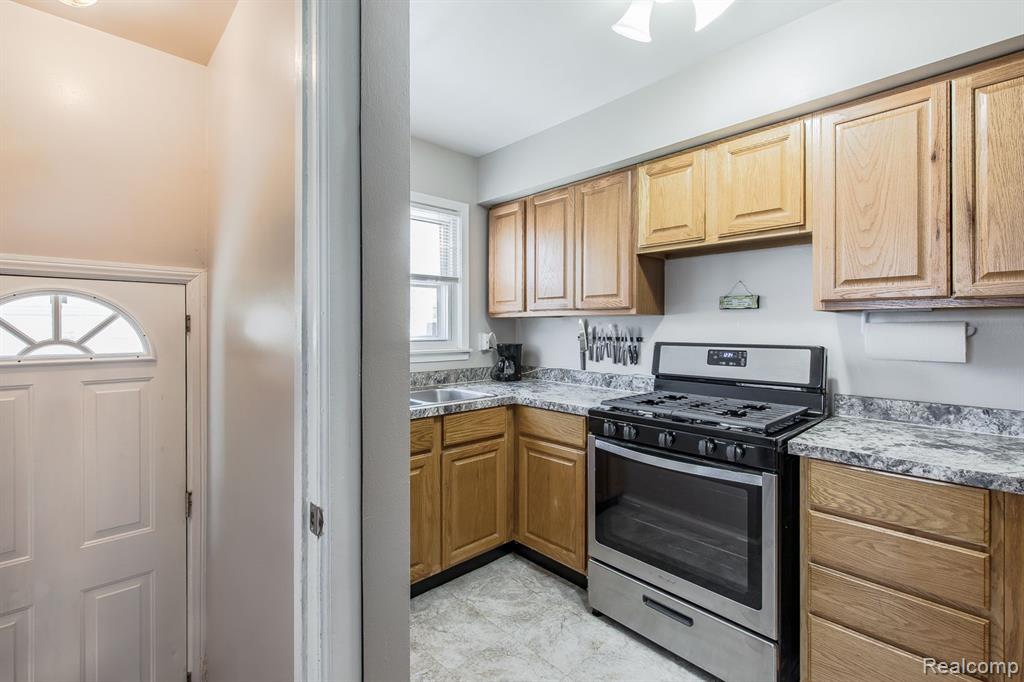 602 E TENNYSON Avenue, Pontiac, MI 48340 — Photo 8