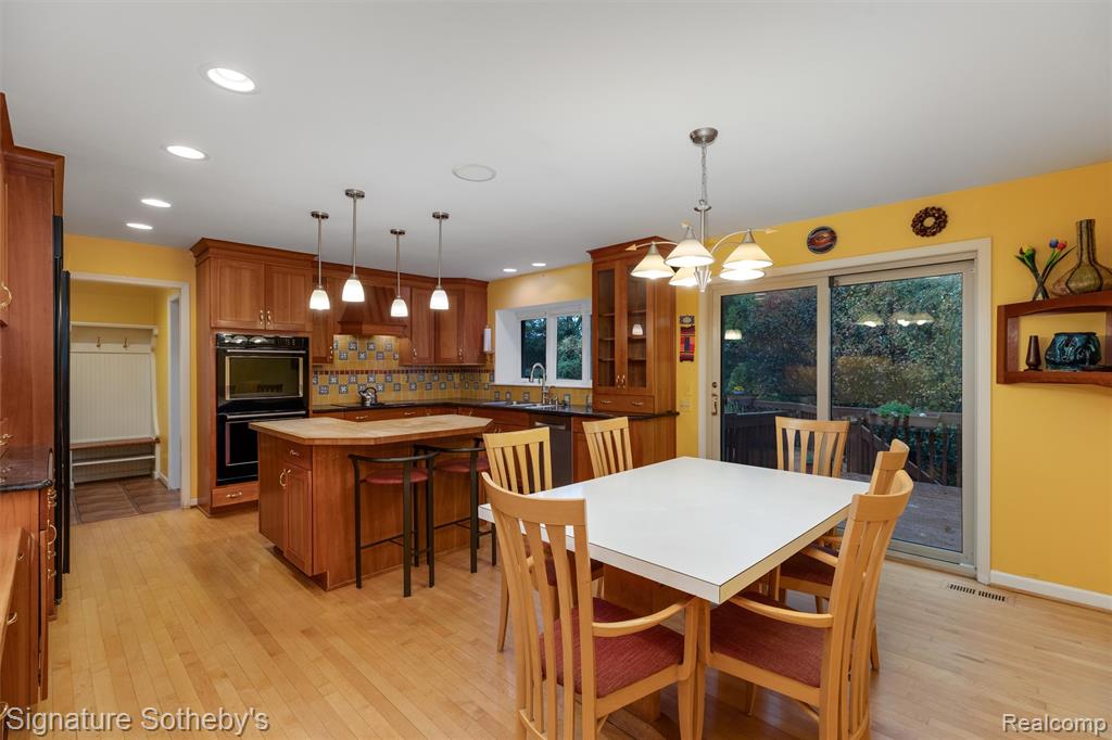 5160 Greenbriar Drive, West Bloomfield, MI 48323 — Photo 6