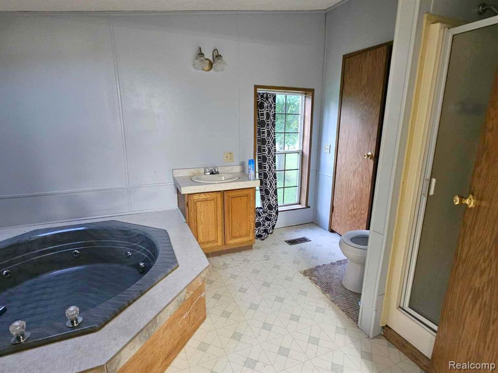 6392 Lake Rd, Millington, MI 48746 — Photo 9