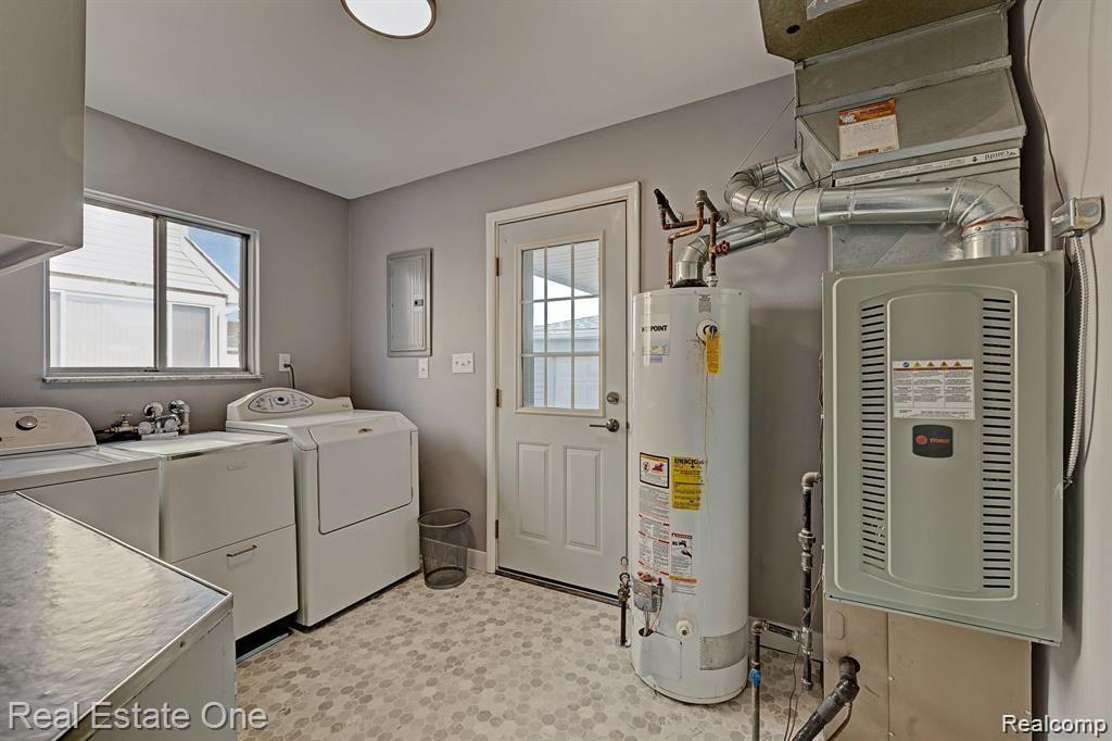45752 JEFFERSON Avenue, Chesterfield, MI 48047 — Photo 28